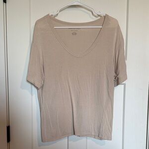American Eagle Outfitters V-Neck Tee in Light Beige